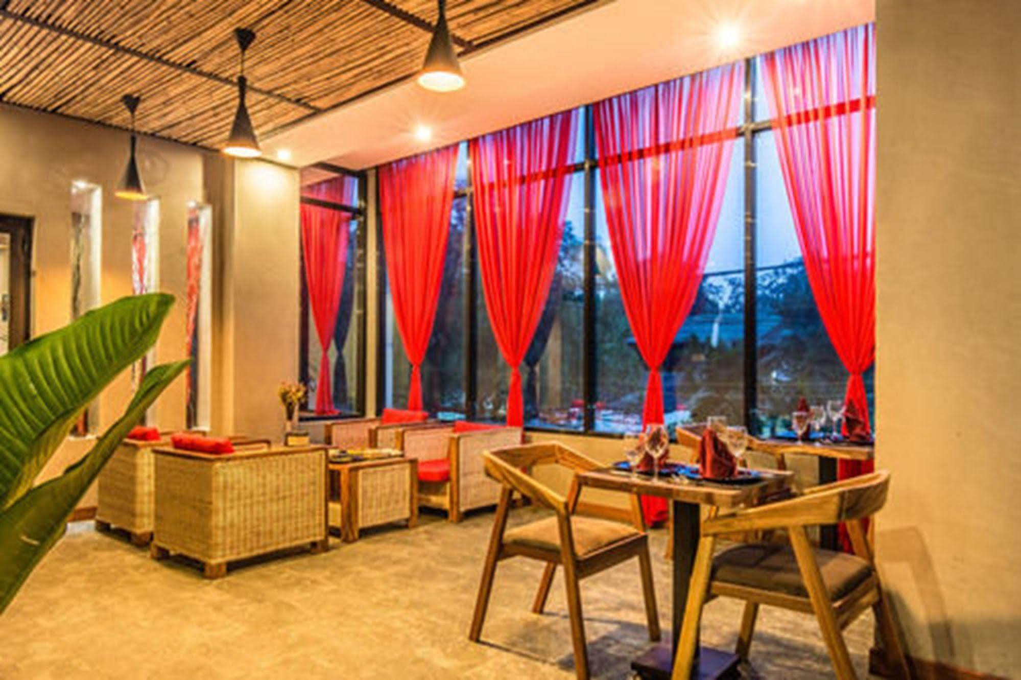 Diamond Palace Resort & Sky Bar Phnom Penh Exterior foto